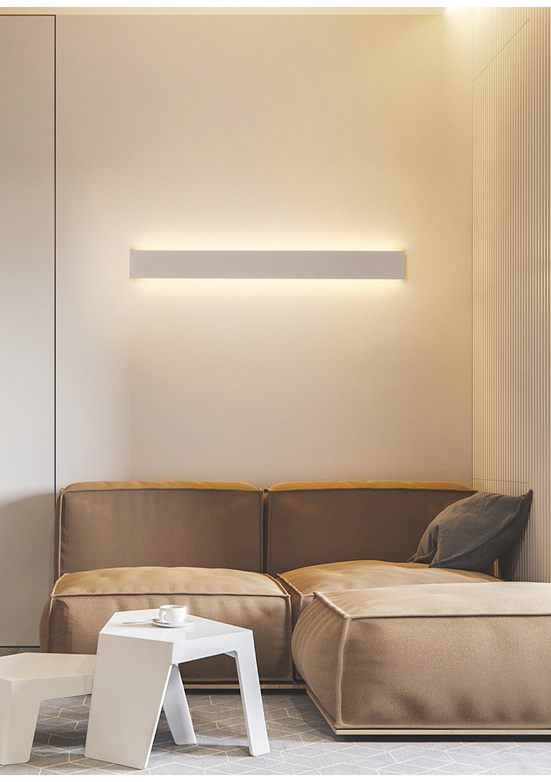Linear wall lamp
