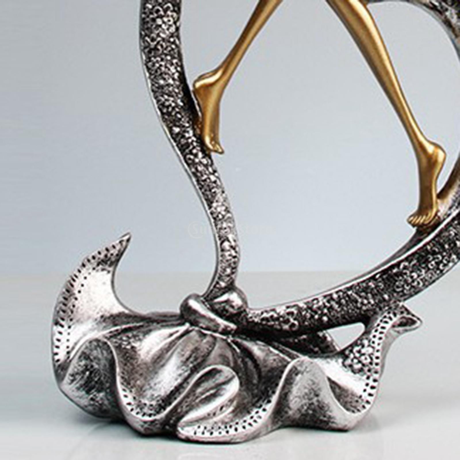 KISSING LOVERS STATUE