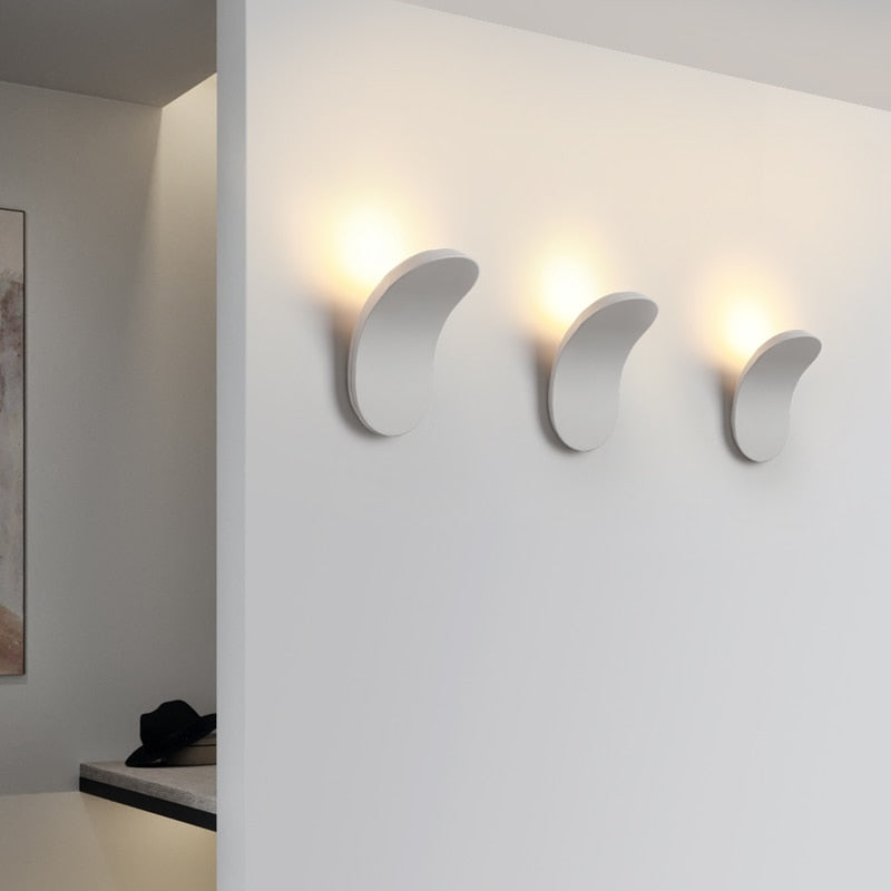 Curved wall light