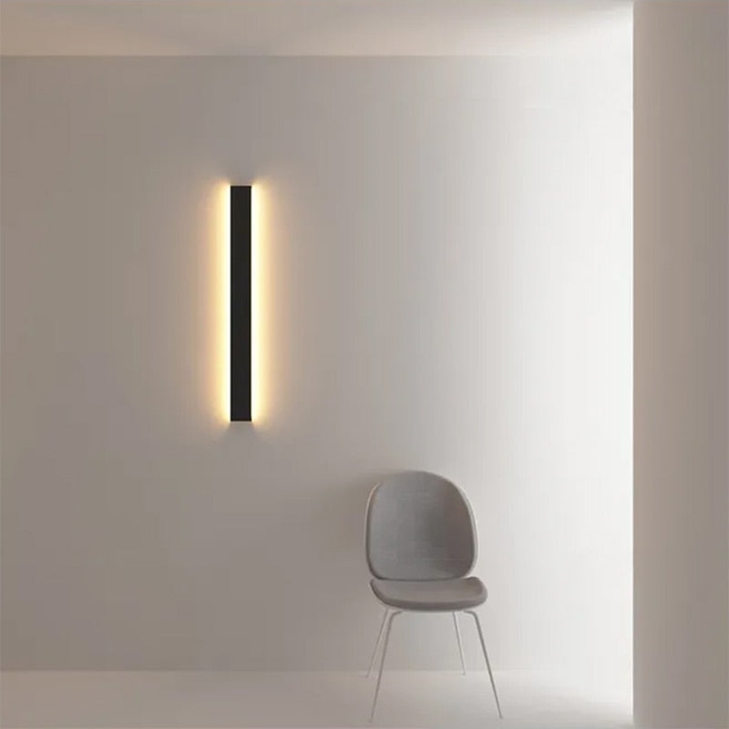 Linear wall lamp