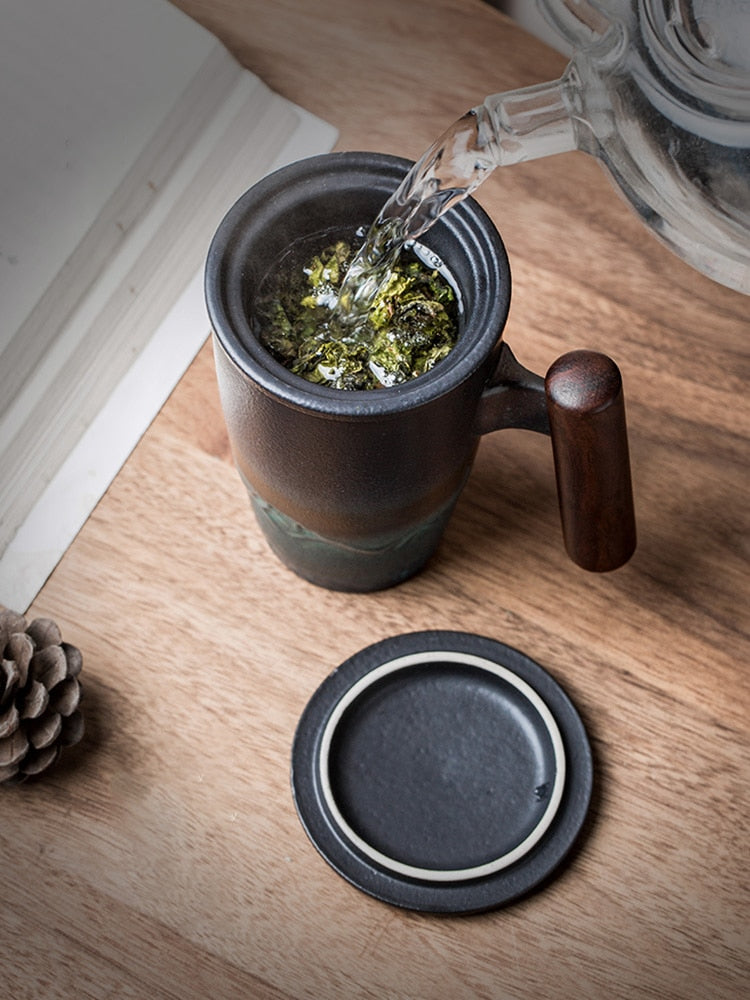 cup with wooden lid