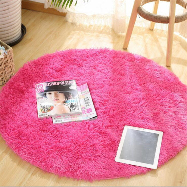 round fluffy rug